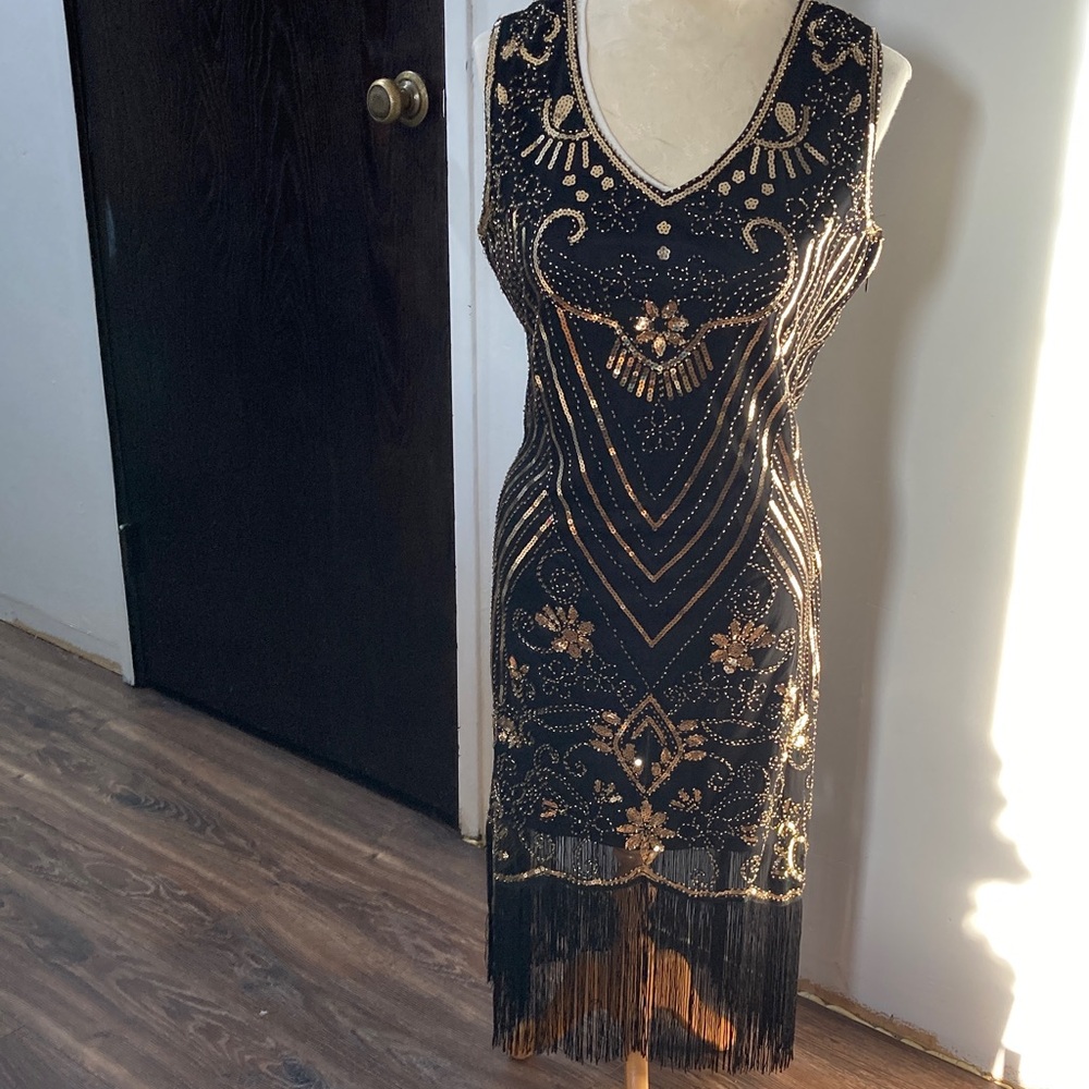 VINTAGE TAP Elegant Black and Gold Embellished Midi  EXCELLENT CONDITION.
